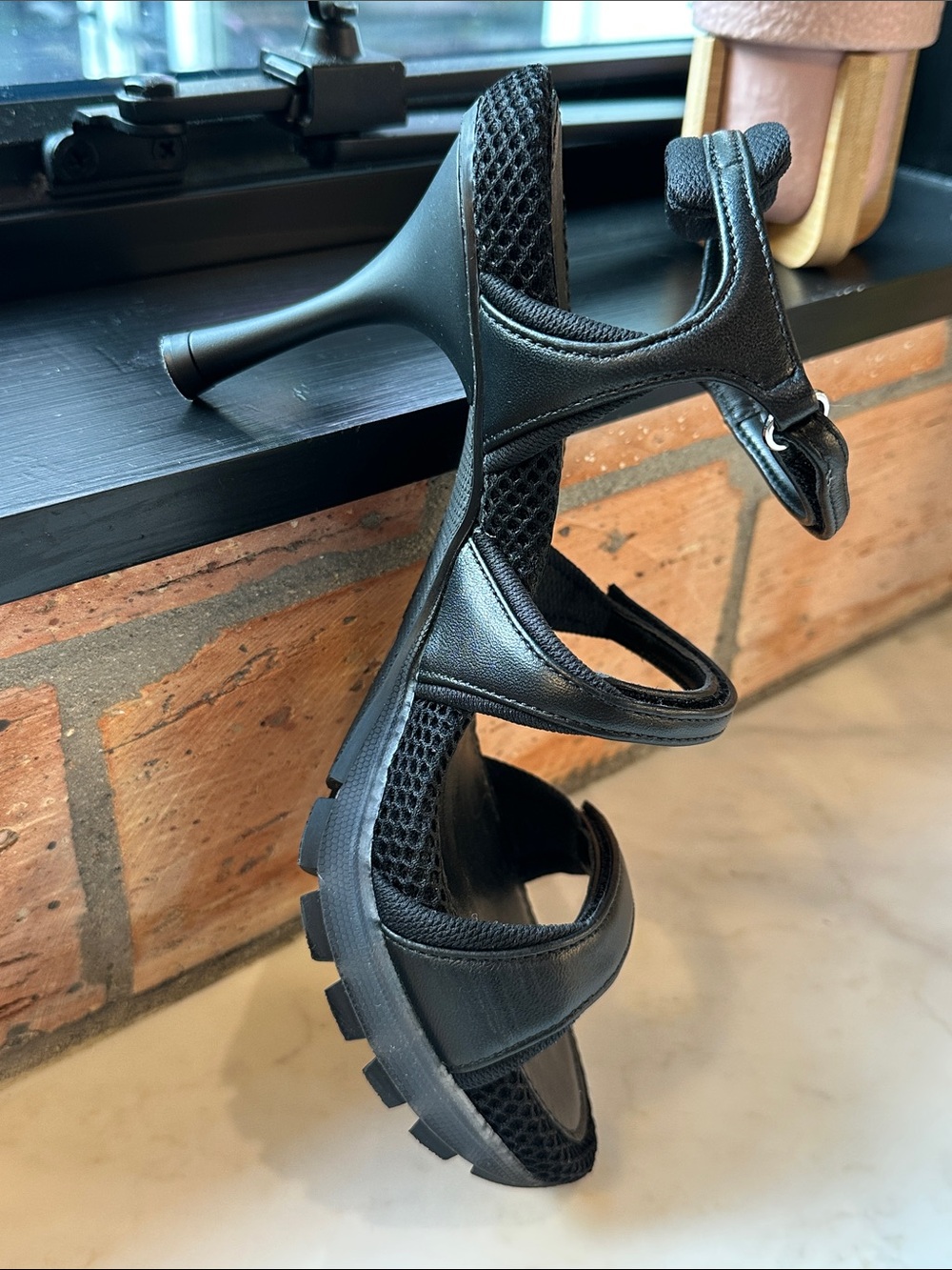 Women's Black Sneex "Charlie" sandals, Size 6! - Picture 11 of 15